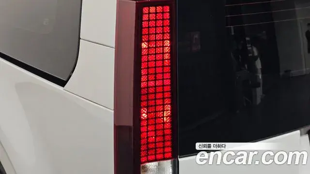 Hyundai Staria 2021 — ფოტო 13/38