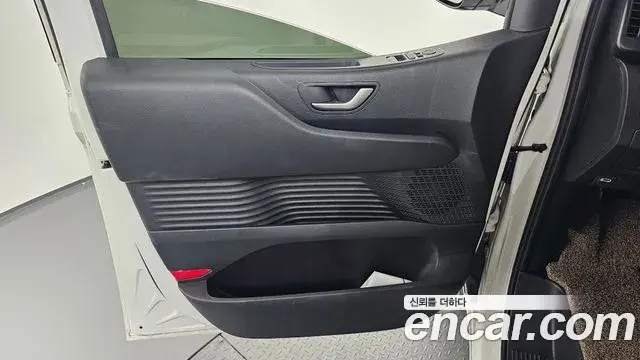 Hyundai Staria 2021 — ფოტო 25/38