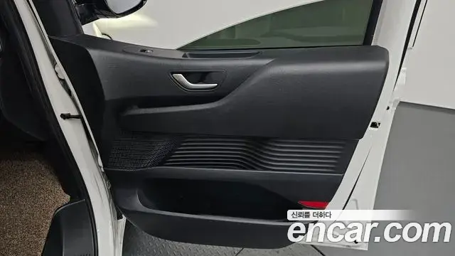 Hyundai Staria 2021 — ფოტო 4/38