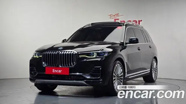BMW X7 2021 — Photo 2/14