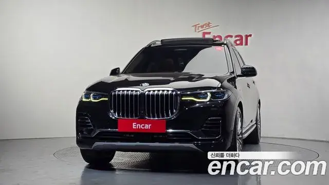 BMW X7 2021 — Photo 8/14