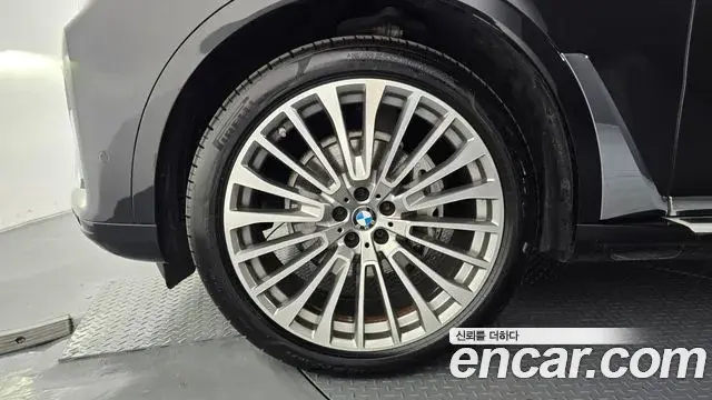 BMW X7 2021 — Photo 11/14