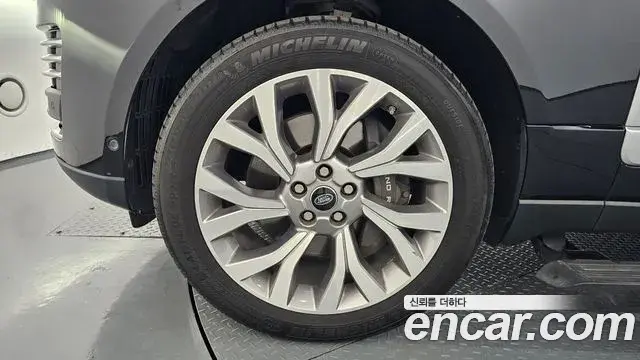 Land Rover Range Rover 2019 — ფოტო 25/46