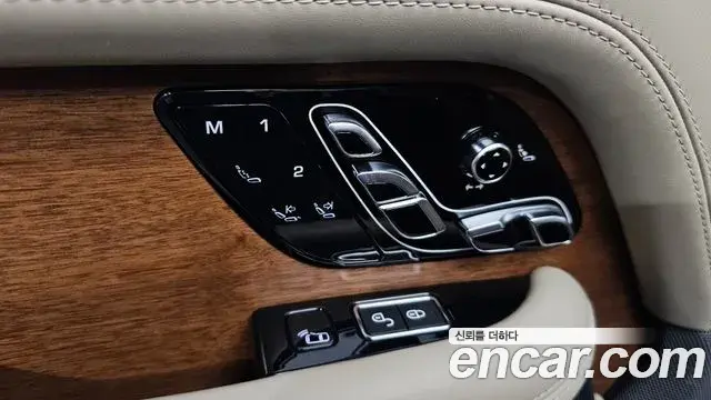 Land Rover Range Rover 2019 — ფოტო 30/46