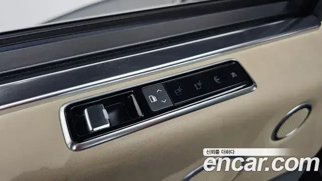 Land Rover Range Rover 2019 — ფოტო 38/46