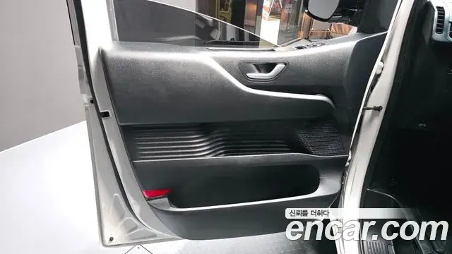 Hyundai Staria 2024 — Photo 17/31
