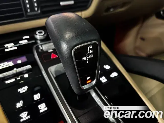 Porsche Cayenne 2021 — ფოტო 9/19