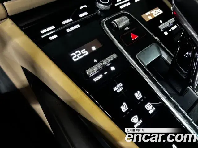 Porsche Cayenne 2021 — ფოტო 15/19