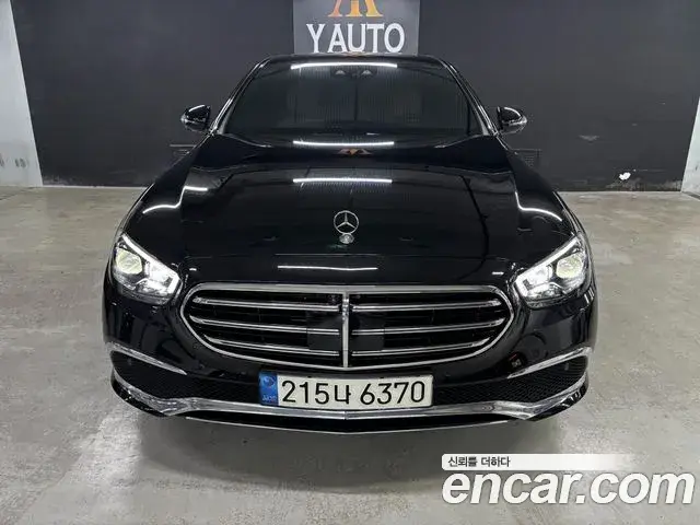 Mercedes-Benz E-Class 2022 — Photo 17/19