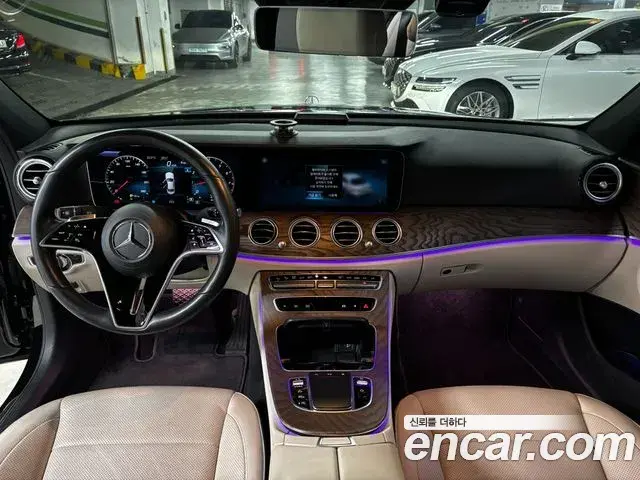 Mercedes-Benz E-Class 2022 — Photo 10/19