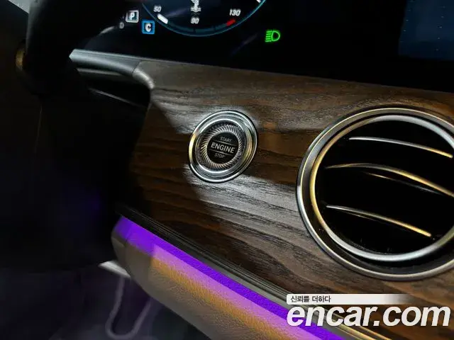 Mercedes-Benz E-Class 2022 — Photo 3/19