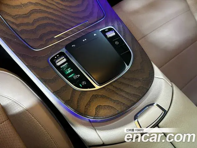Mercedes-Benz E-Class 2022 — Photo 2/19