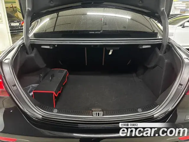 Mercedes-Benz E-Class 2022 — Photo 6/19
