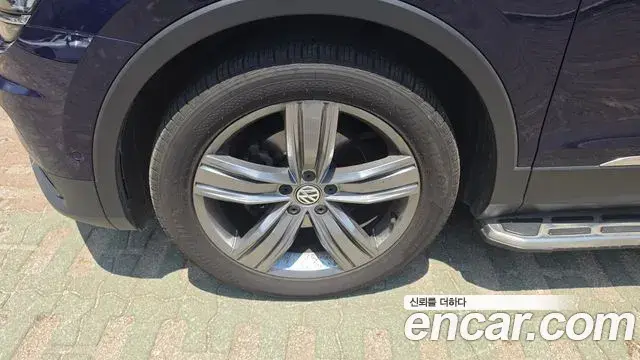 Volkswagen Tiguan 2018 — Photo 7/15