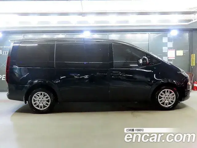 Hyundai Staria 2024 — Photo 3/20