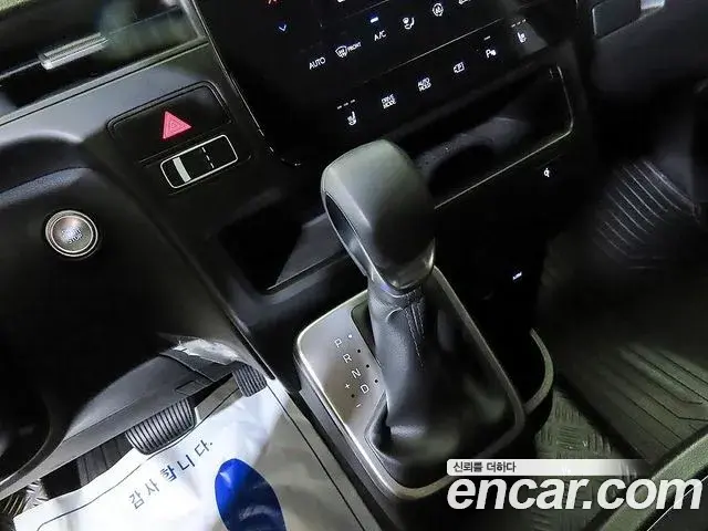 Hyundai Staria 2024 — Photo 12/20