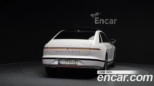Hyundai Grandeur Hybrid 2023 — ფოტო 5/32