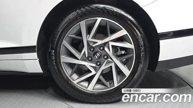 Hyundai Grandeur Hybrid 2023 — ფოტო 25/32