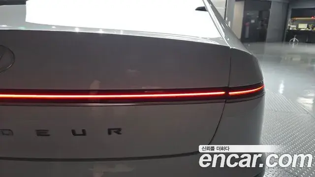 Hyundai Grandeur Hybrid 2023 — ფოტო 26/32