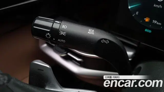 Hyundai Grandeur Hybrid 2023 — ფოტო 27/32