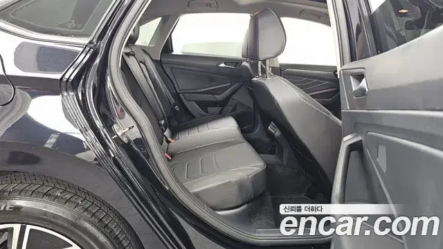 Volkswagen Jetta 2024 — Photo 12/20