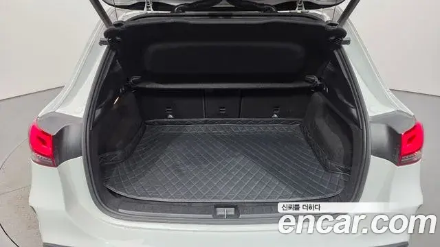 Mercedes-Benz GLA-Class 2021 — Фото 18/20