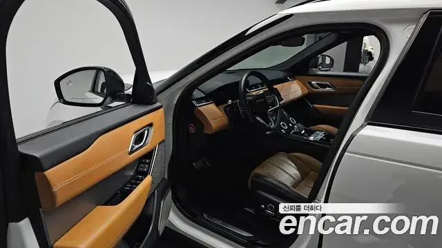 Land Rover Range Rover Velar 2022 — Фото 10/20