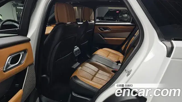 Land Rover Range Rover Velar 2022 — Фото 11/20
