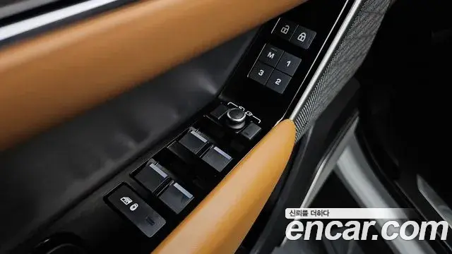 Land Rover Range Rover Velar 2022 — Фото 17/20