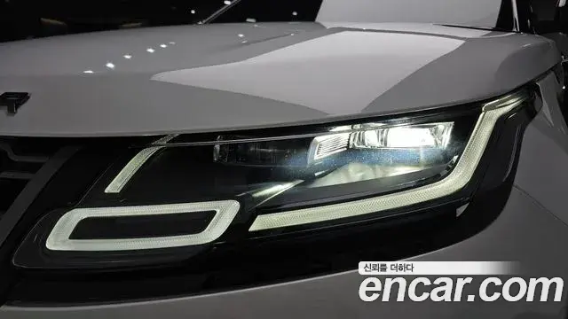 Land Rover Range Rover Velar 2022 — Şəkil 8/37