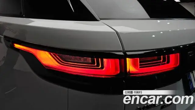 Land Rover Range Rover Velar 2022 — Şəkil 16/37