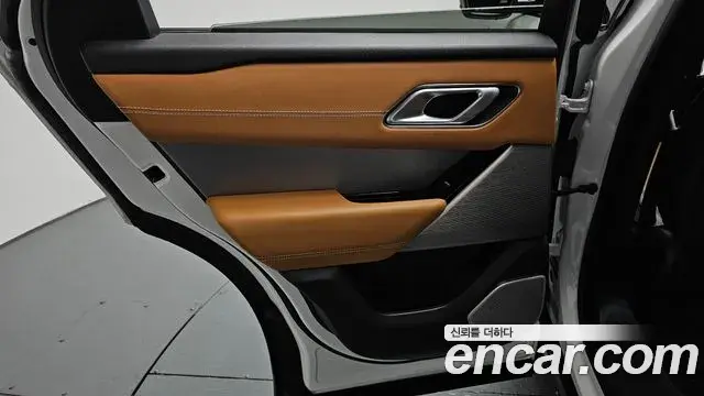 Land Rover Range Rover Velar 2022 — Şəkil 11/37