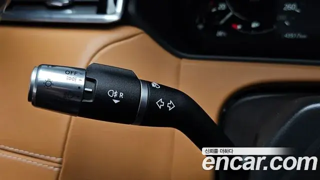 Land Rover Range Rover Velar 2022 — Şəkil 13/37