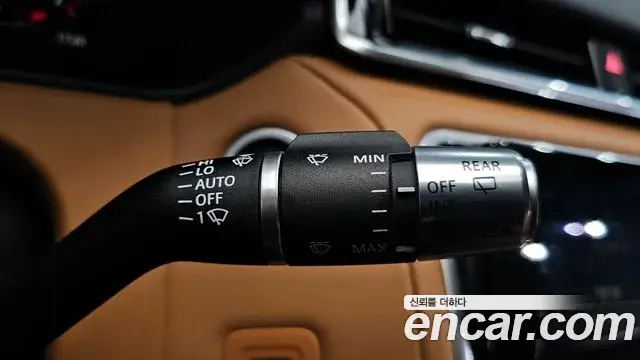 Land Rover Range Rover Velar 2022 — Şəkil 3/37