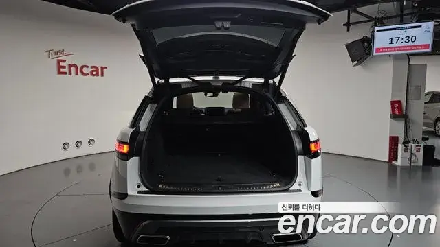 Land Rover Range Rover Velar 2022 — Şəkil 24/37