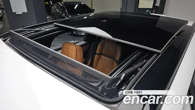 Land Rover Range Rover Velar 2022 — Şəkil 33/37