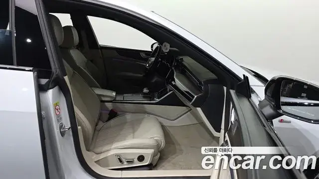 Audi A7 2023 — ფოტო 14/20