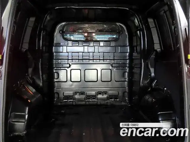 Hyundai Staria 2025 — ფოტო 19/20