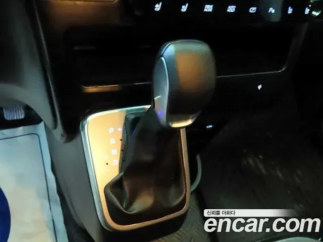 Hyundai Staria 2025 — ფოტო 6/20