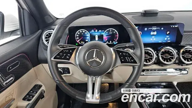 Mercedes-Benz GLB-Class 2024 — Şəkil 16/31