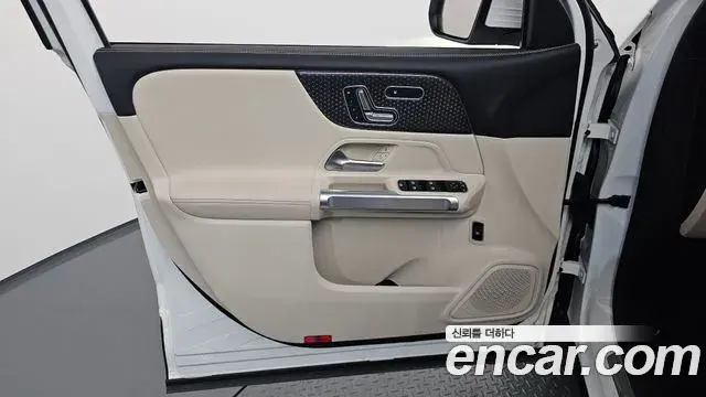 Mercedes-Benz GLB-Class 2024 — Şəkil 3/31
