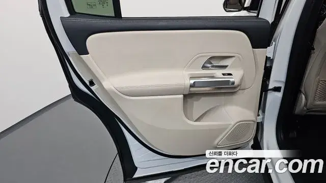 Mercedes-Benz GLB-Class 2024 — Şəkil 6/31