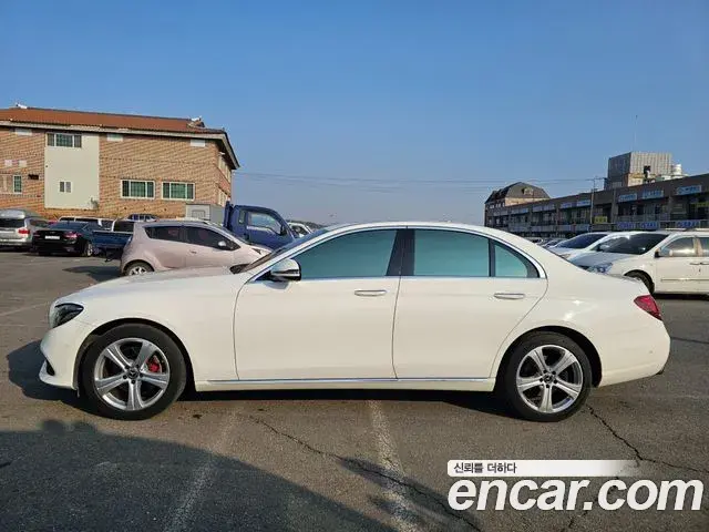 Mercedes-Benz E-Class 2018 — Photo 18/20
