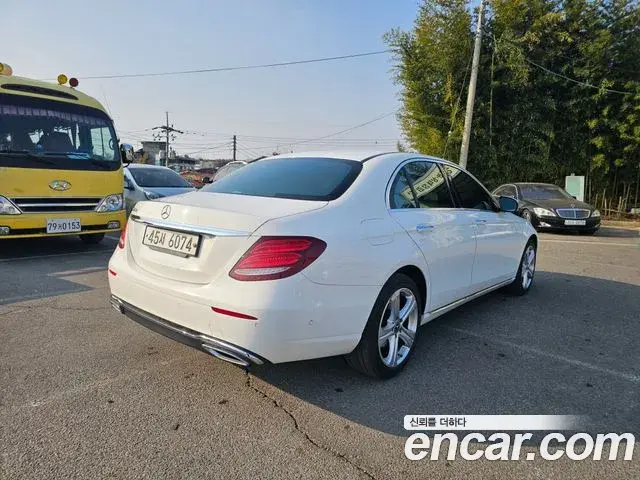 Mercedes-Benz E-Class 2018 — Photo 15/20