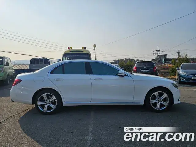 Mercedes-Benz E-Class 2018 — Photo 10/20