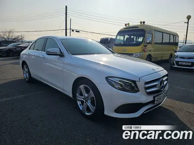 Mercedes-Benz E-Class 2018 — Photo 12/20