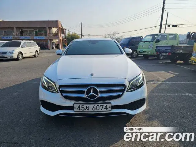Mercedes-Benz E-Class 2018 — Photo 16/20