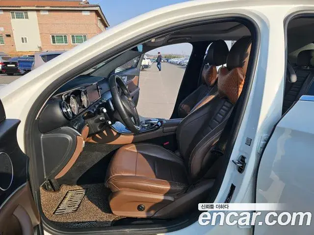 Mercedes-Benz E-Class 2018 — Photo 19/20