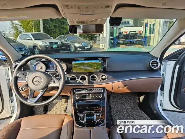 Mercedes-Benz E-Class 2018 — Photo 7/20