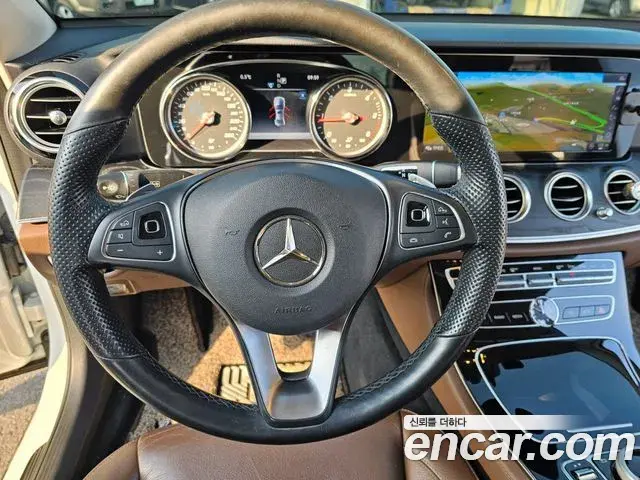 Mercedes-Benz E-Class 2018 — Photo 4/20